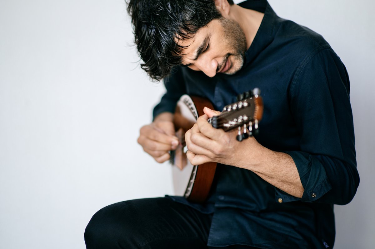 Explore @aviavital's personal take on the best existing repertoire for his instrument with his new album 'Art of the Mandolin'. DG.lnk.to/avital_art