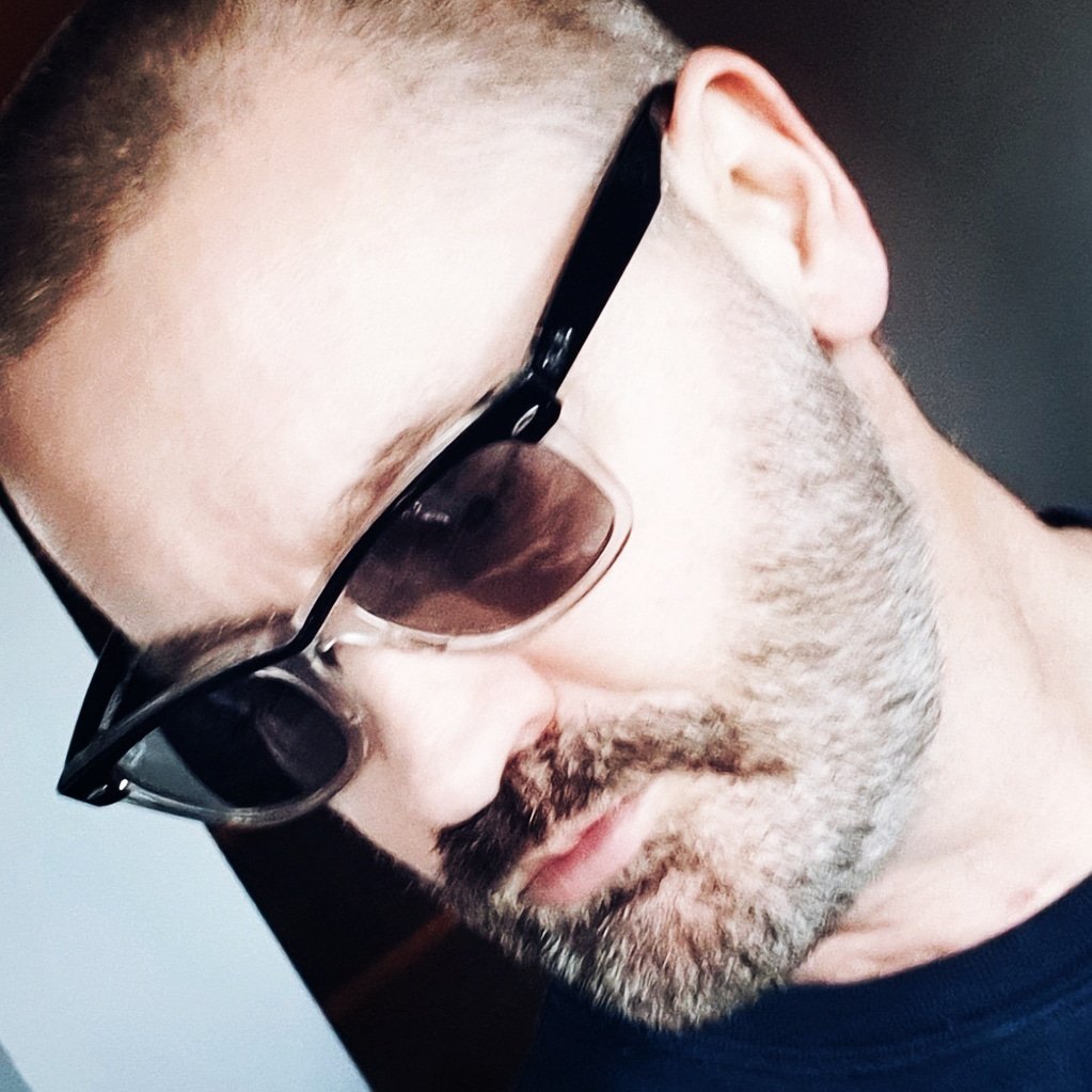Pete valentine aka George Michael and Wham 
georgemichaeltributeshow.co.uk