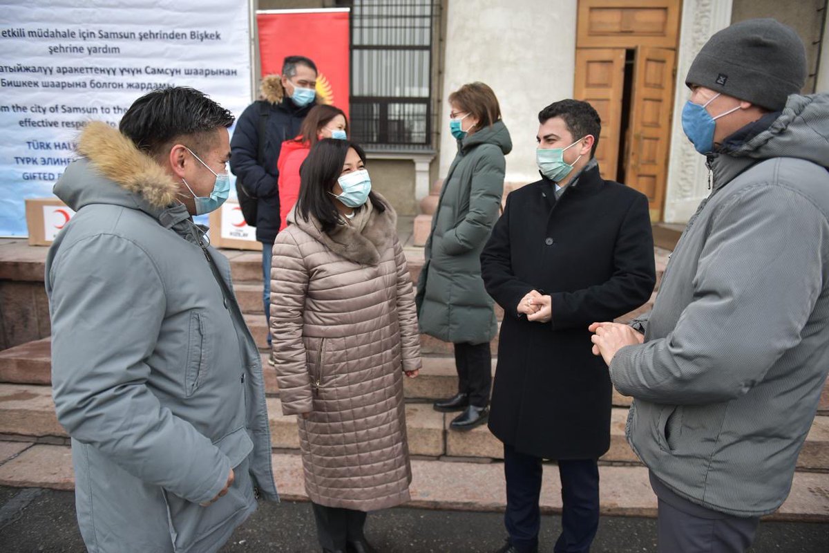 Бишкек тепло благодарит брата – город Самсун🙏💙

Мэрия города Самсун передала 180 тысяч медицинских масок для бишкекчан. Вопрос транспортировки гуманитарной помощи взяли на себя @Kizilay и @redcrescent_kg 
Спасибо🙏

#Бишкексүйүктүүшаарыбыз💙
