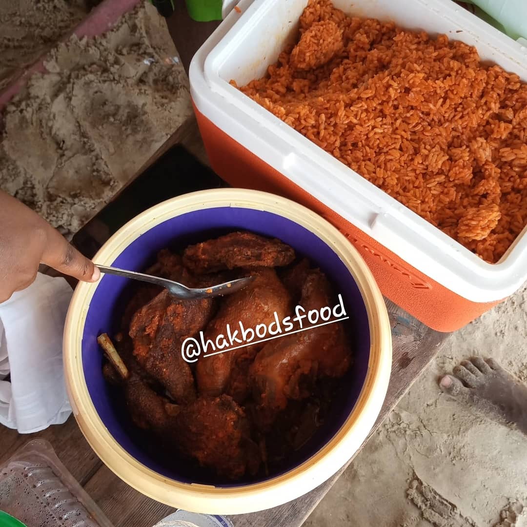 hakbods's tweet photo. Company retreat? 
We've got you covered 😉 

Pictures from happy customers 😍😍🥰

Bring your budget, we will bring our menu. 

Be a nice boss, take care of your staff, let us handle your meals 🥰

#mondaymotivation #hakbodsfood #meals #retreat #lagoschefs #lagoscaterer #foodie https://t.co/9i0Nl71BGz