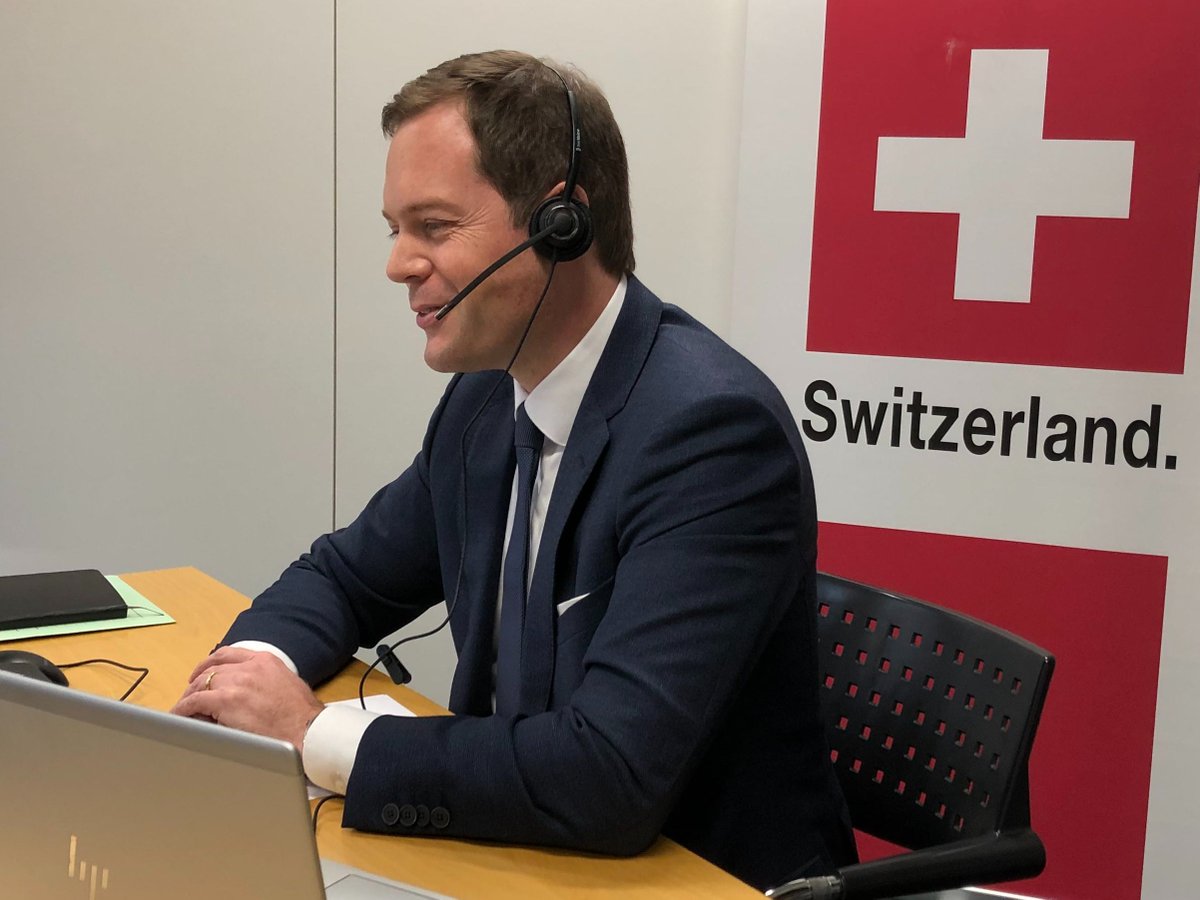 Nicolas Lüscher, Minister in charge of Parliamentary Affairs at @SwissmissionEU, welcomes the participants to today's online innovation briefing on #CyberSecurity research and on how 🇨🇭 can contribute to it with strong research clusters.

#SwissEU4Science #SwissEUrelations