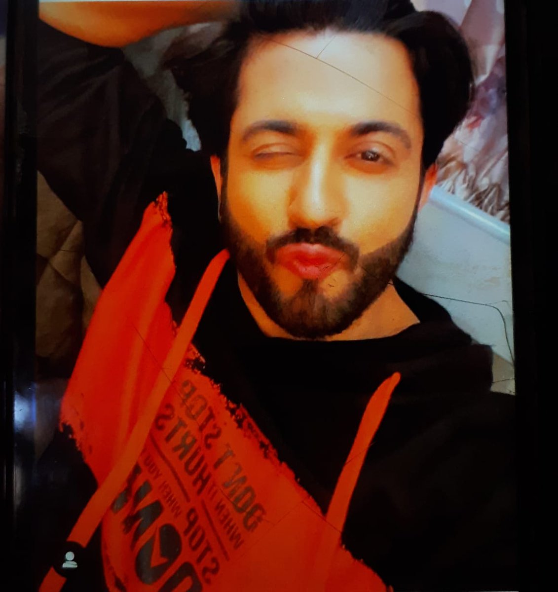 Minisha58342829's tweet photo. Him and his pout 😭❤️🔥 #DheerajDhoopar #FavoritePopularCharacterMale #TheKaranLuthra #zeerishteyawards2020 #ZRA2020 #Kundalibhagya https://t.co/wqFIgPB1ih