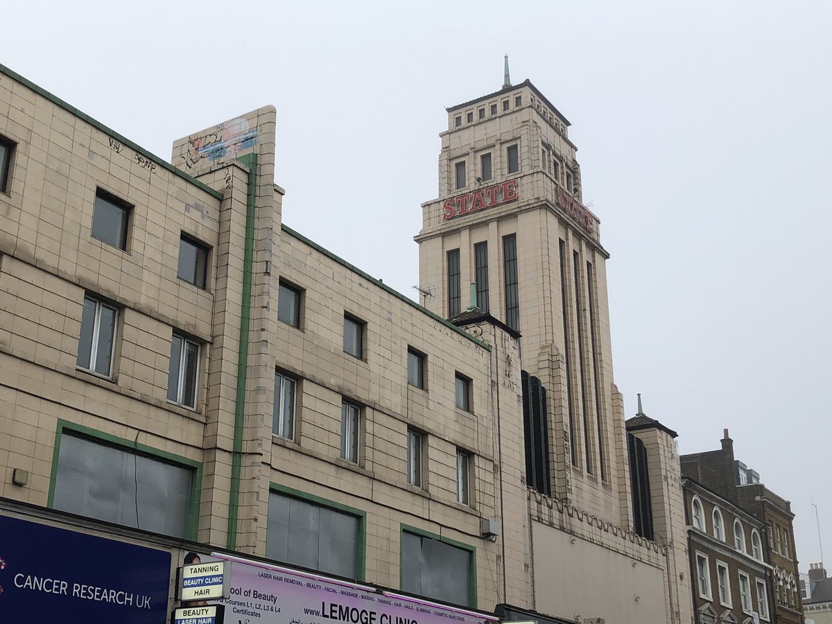 Absolute Art Deco palace on Kilburn High Road, now a church, and possibly still nominally a theatre? – bei  Ruach Ministries Kilburn