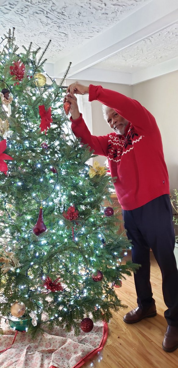 samriddle's tweet photo. Out Of Closet #SantaAlert - Do/did you play #Santa for your children? I did. Tell me Riddle@Random 9-11am #Detroit @910Superstation Call-In 313 778 7600 https://t.co/mpynFMV5sn