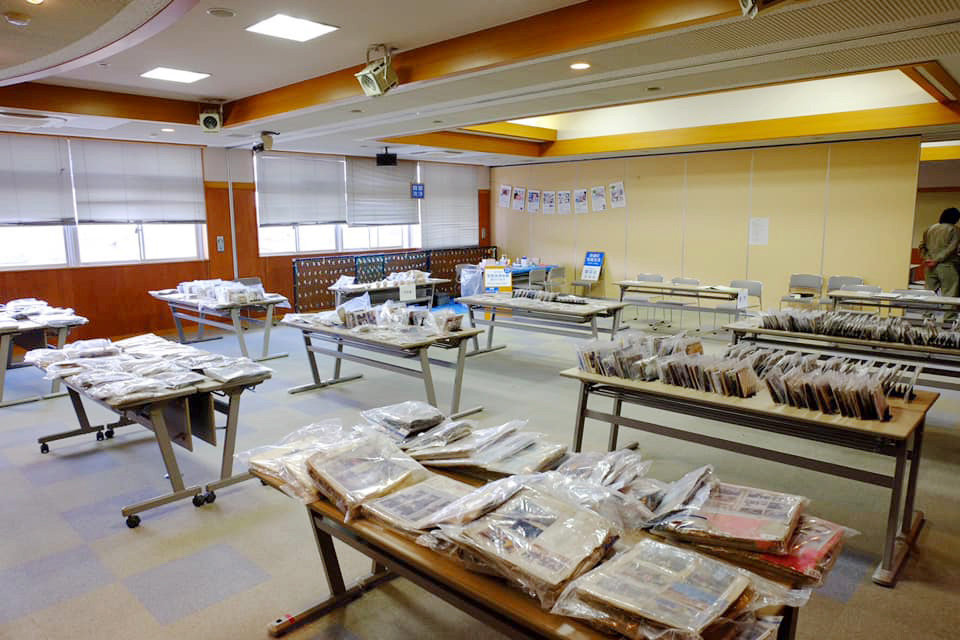 k1transformed's tweet photo. 今後「災害廃棄物」としての写真の受け入れを断るよう、お願いをしました。個人の責にて「一般廃棄物」でないと問題が生ずるのです。ボランティアが来て焦って捨ててしまった・・ 幾度聞いたか。さらに捨てたはずの物が戻ってくる。手間と負担が残る。皆悲しむ。不明流出物との区別がつかなくなる。 https://t.co/9t9v8Ej0CB