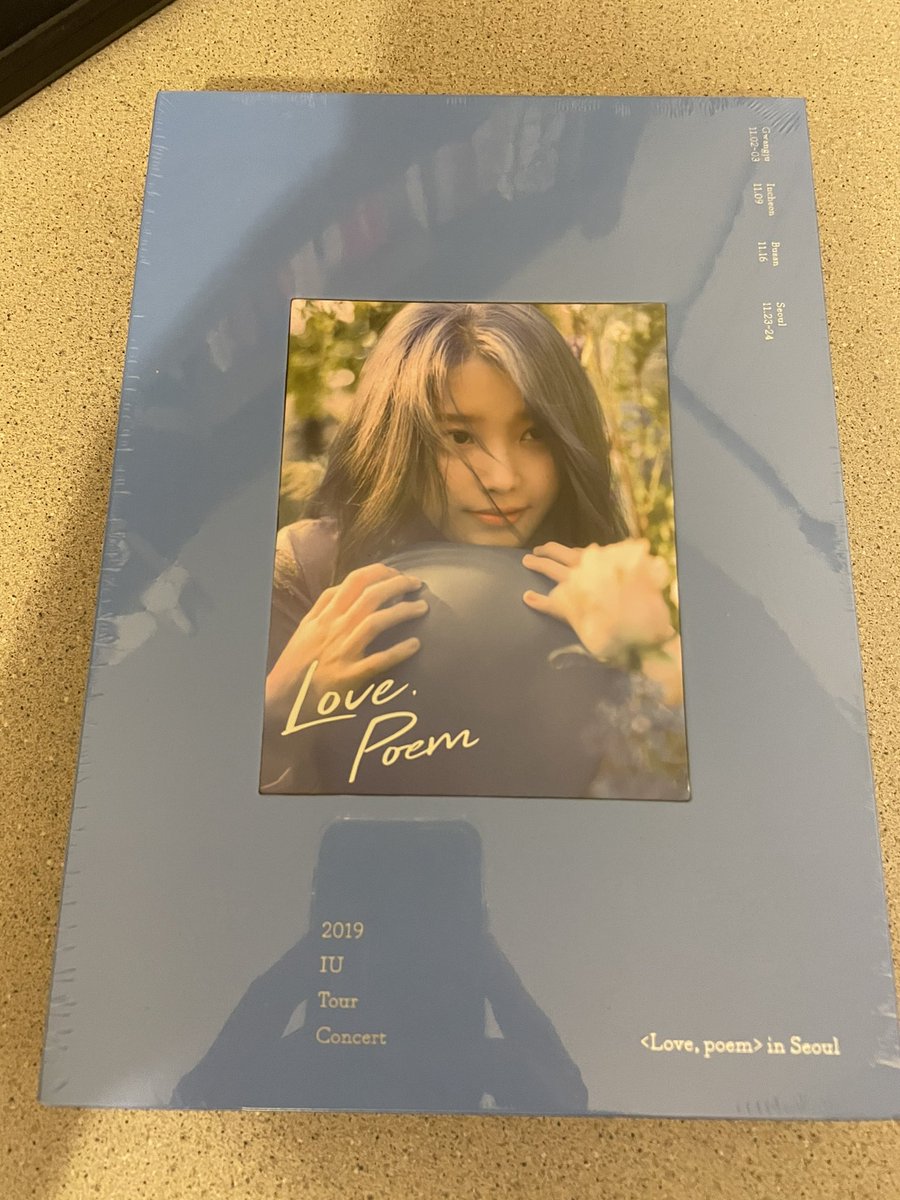 hyulee's tweet photo. Received #아이유 #IU concert Blu-ray package today. Very happy with all contents🤓 https://t.co/vAStGDuDMw