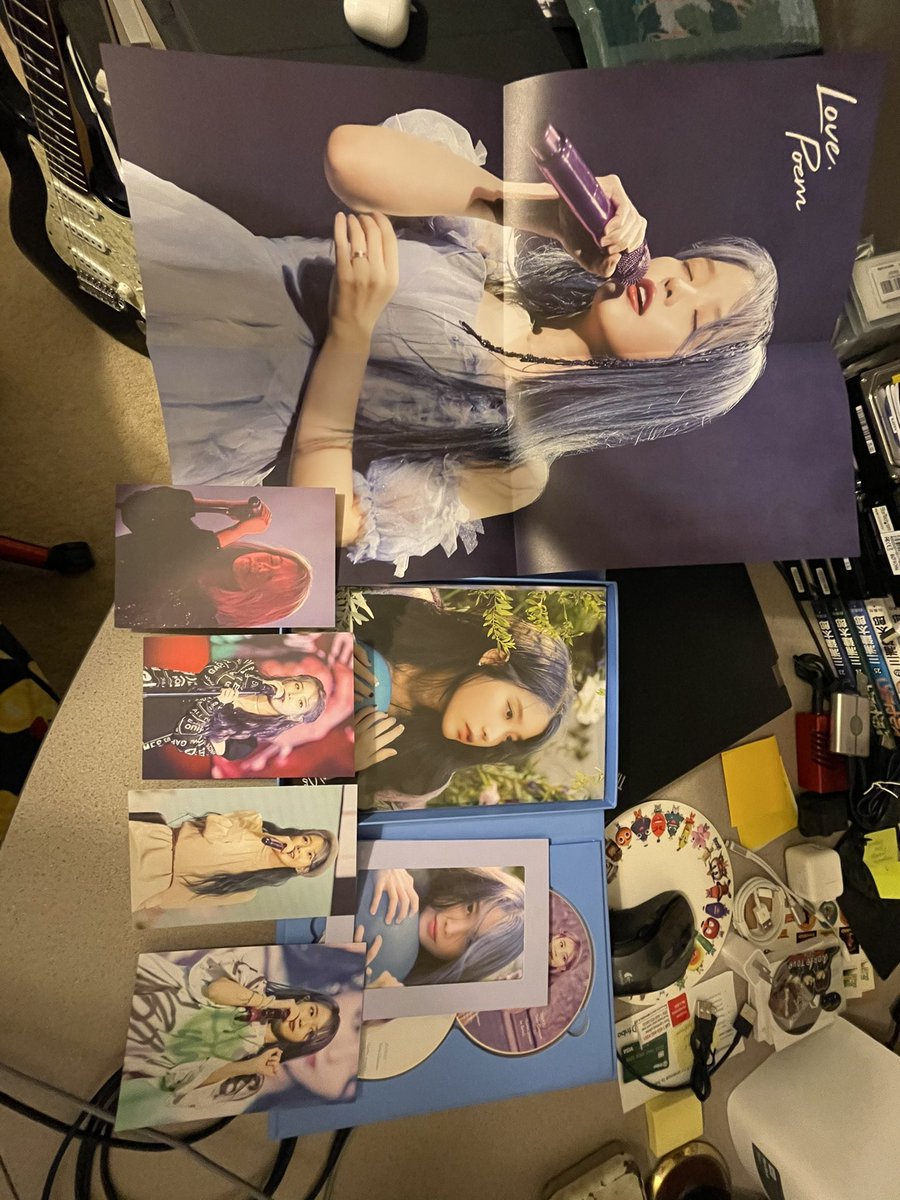 hyulee's tweet photo. Received #아이유 #IU concert Blu-ray package today. Very happy with all contents🤓 https://t.co/vAStGDuDMw