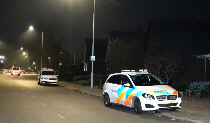 Politie krijgt melding woningoverval in Voorthuizen [VOORTHUIZEN] De politie kreeg in de nacht van zondag op maandag rond 2.35 uur een melding van een overval op een woning aan de Brahmslaan in Voorthuizen. Ter plaatse bleek na onderzoek van de agenten.....