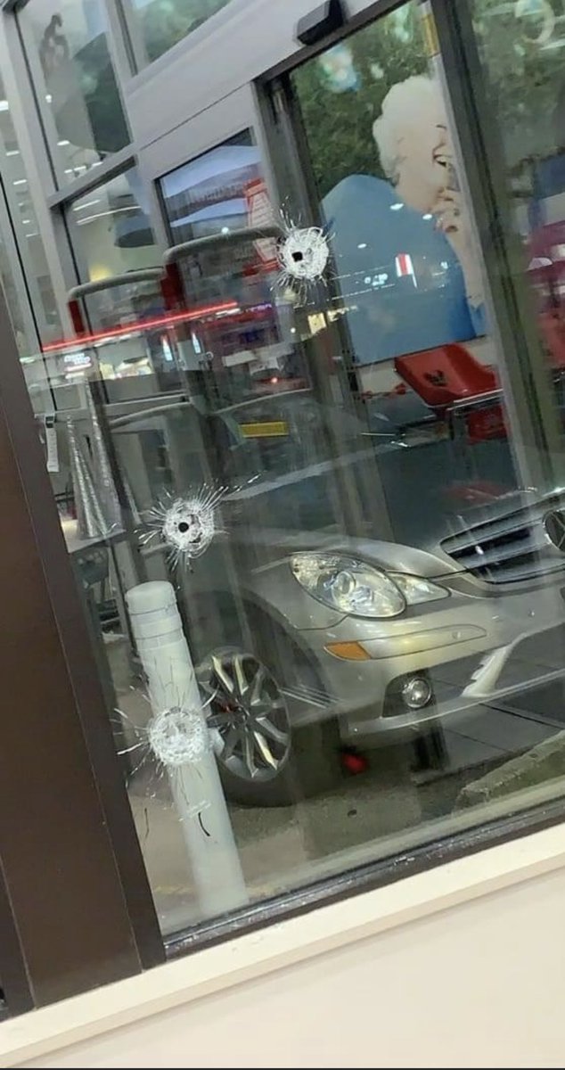 LAURIEVANCOUVER's tweet photo. @jarmstrongbc @GlobalBC Def gunshots, saw this posted on another page from someone who was there https://t.co/8fjSwDwV0i