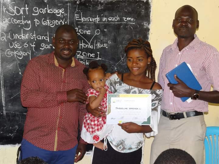 BroadfieldEnte1's tweet photo. Through our Practical Permaculture Design Course implemented in Nakivale Refugee Settlement (Isingiro District) we graduated 25 settlers both men and women on permaculture farming practices.
#BEUatWork #BEUpermaculture #PDC2020 https://t.co/Iow0bqsrbs
