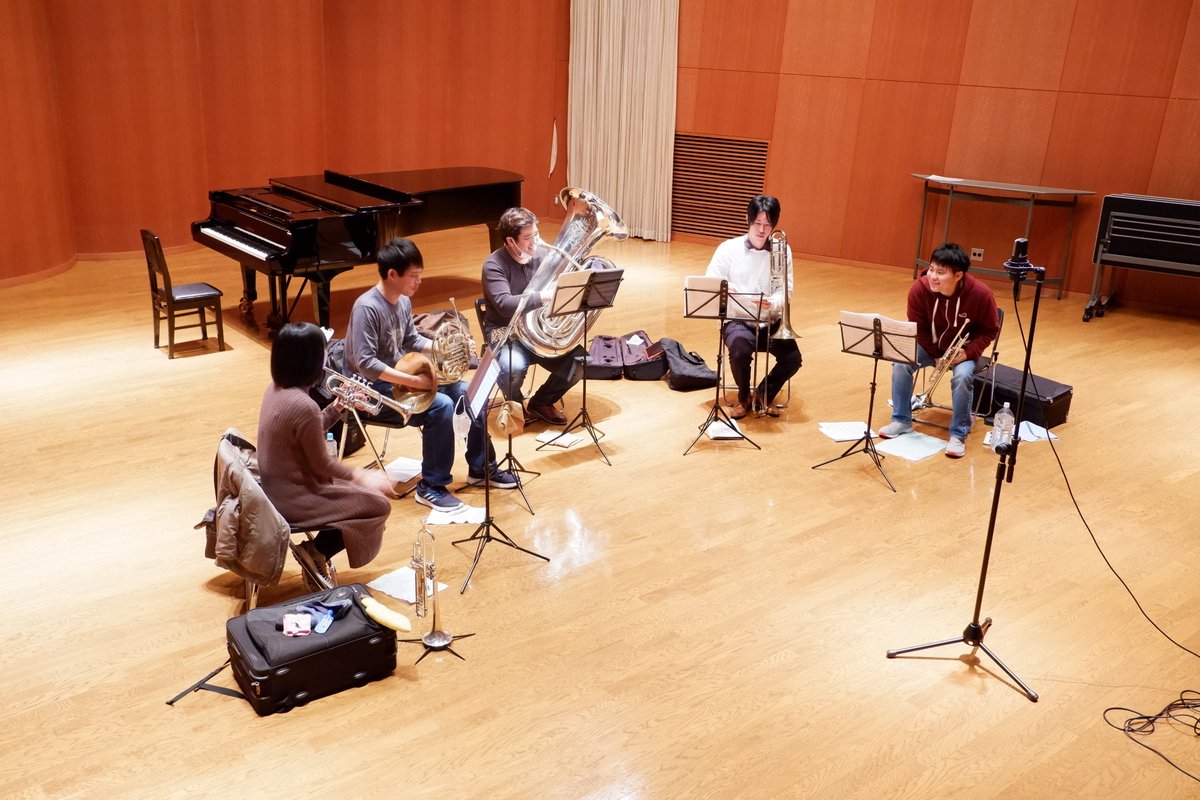 kicpac_hibiki's tweet image. 【#まちの小さな演奏会】12/25(金)クリスマス・コンサートに向けて、Brass Ensemble FUKUOKAの皆さんが響ホールへ来館。リハーサルを覗き見！ω・）ﾁﾗｯ
テューバ奏者・森山陽介さんを中心に集まったフレッシュなメンバーの息の合った演奏に期待高まりました♪乞うご期待🎺
kicpac-music.jp/performance/ot…