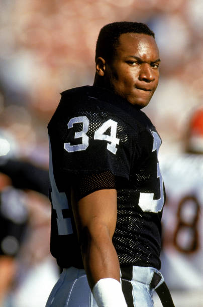 NFLMAVERICK's tweet photo. Happy birthday to #Raiders legendary RB Bo Jackson, November 30, 1962.  

1990 Pro Bowler
@BoJackson https://t.co/BsWXSd5Gc1