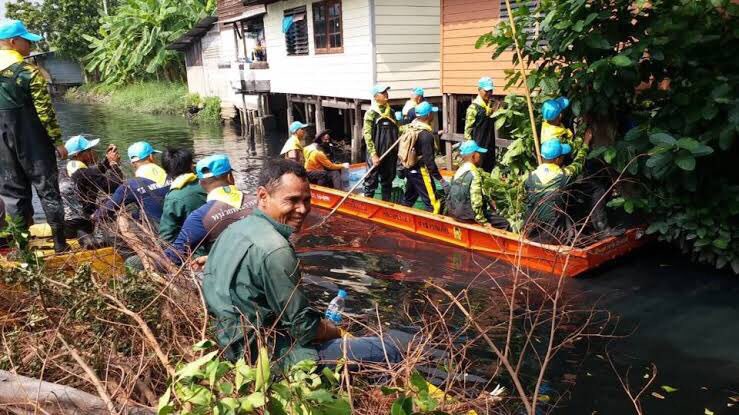5H68z4eb0cufmH6's tweet photo. #ทหารแห่งแผ่นดิน
ช่วยเหลือ ประชาชนในทุกโอกาศ https://t.co/KJDakeeAQr