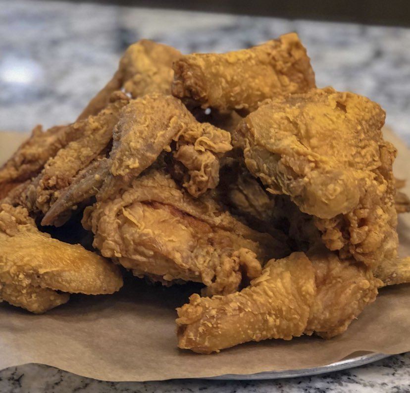 HaroldChickens's tweet photo. Essential workers! Let us feed you!
Starting today, enjoy a four-wing dinner ON US. 🍗🍗🍗🍗
At our Taylor Street location only. Must show work ID. https://t.co/TI4Assvr2Z