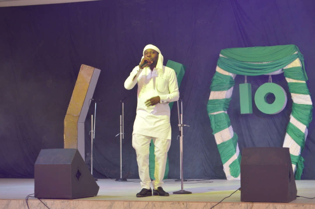 IamNankpak's tweet photo. The legendary @jeremiahgyang is on stage, everywhere is on 💥💥💥
#Jogama #JogamaAt10 https://t.co/YGhdb5JllN