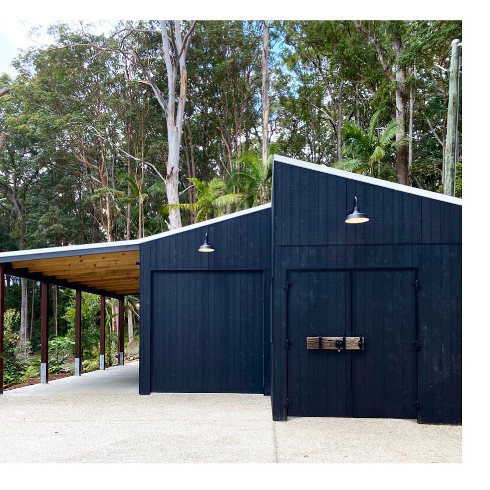 BarnLightAU's tweet photo. •••THE BLACK BARN•••
#Repost
So many features to love about this barn from The Mountain Home project, by @kaikonstruct. @Weathertex weathergroove 150 panels, and our @barnlightau, reclaimed sleeper handles to name a few. https://t.co/AZgh49AqH8