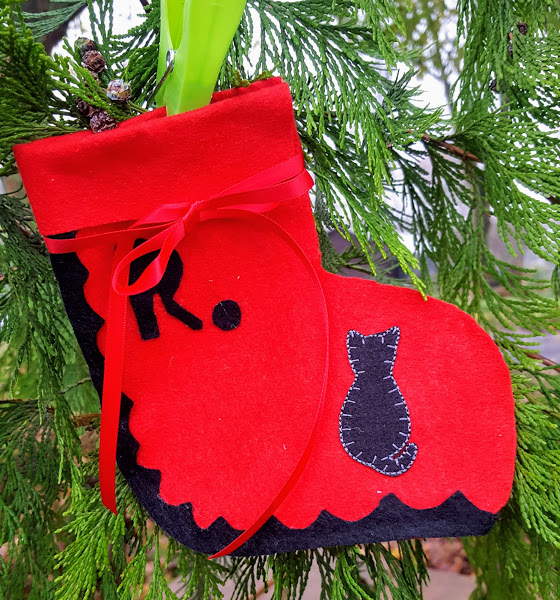 AllotmentCat's tweet photo. I tried to explain to Barbara that it will soon be Christmas but he got confused. I showed him the beautiful Christmas stockings that @madridnantes made for charity and then he understood. My human says Maria will tell you how to order if you DM her. She makes other things too. https://t.co/Xf1D3NoKcR
