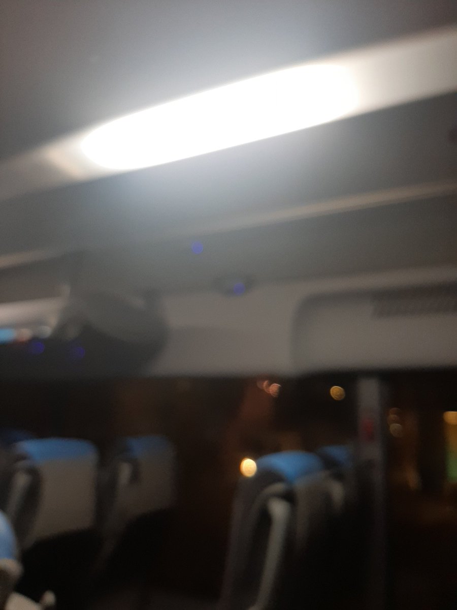 Bezig_Bijtje81's tweet image. Tukkie doen ken ik wel vergeten...#sfeerverlichting zeker stuk?
Òòk dat is #busleven 😂