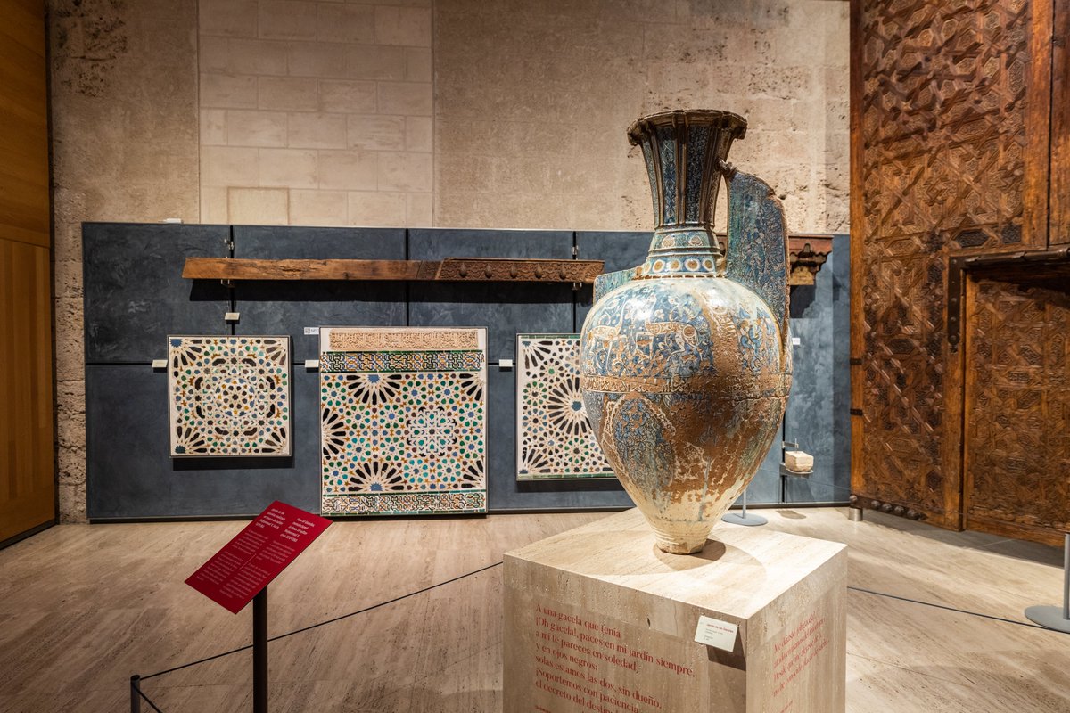Y para los que no pueden esperar hasta mañana, os recomendamos nuestra visita virtual 😉

El <a href="/MuseoAlhambra/">Museo de la Alhambra</a> <a href="/CulturaAND/">Cultura Junta de Andalucía</a>, a un solo clic 👉bit.ly/39jqqrP #elMuseodeCerca #MuseoAlhambra