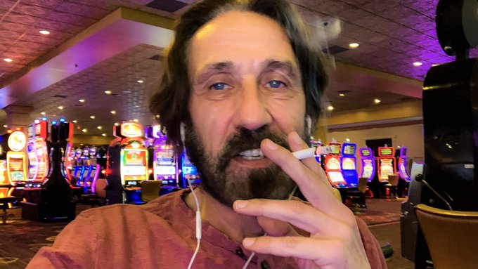 I really enjoy my weekly trips to Las Vegas. In Los Angeles all the restaurants are closed. https://t