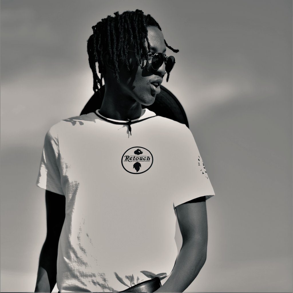 MrBigyemano's tweet photo. MOB LOCAL presents Eno Mic (Retouch) merch! DM to make orders!

T-shirts (black &amp; white): UGX30K
Hats (black &amp; grey): UGX40K
(plus delivery fee)

👩🏾: @byanjeru_mugamba 
📸: @alimkarmali

#Retouch https://t.co/nSjWmrMUjd