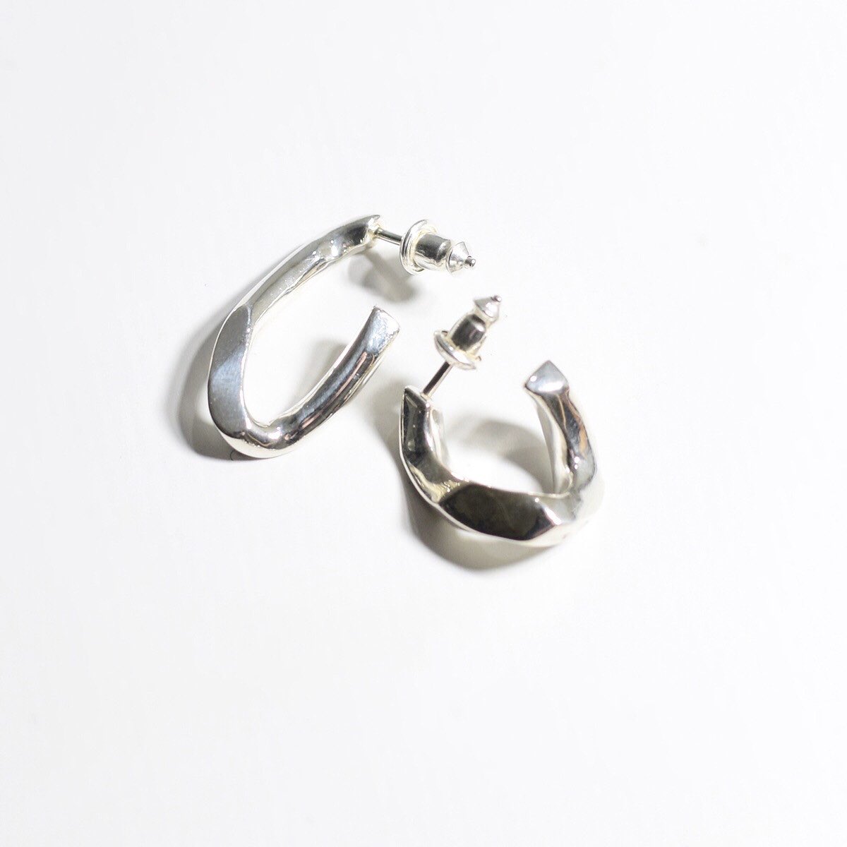 INuradera's tweet photo. garden of eden
今回はピアスもセレクトしています。
ユニセックスで楽しんで頂けるデザインとなっています。

#gardenofeden
#ガーデンオブエデン
#アクセサリー
#ピアス https://t.co/A52kl92Kxw