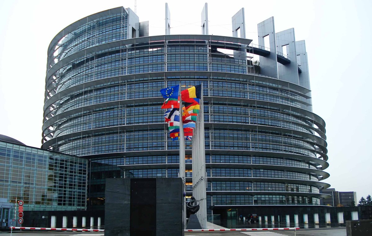 Confilegal's tweet photo. Los consumidores esperan que la nueva Directiva europea de demandas colectivas defienda sus derechos frente a las grandes empresas https://t.co/8UtS4AD5uL https://t.co/cRQq41gD8S