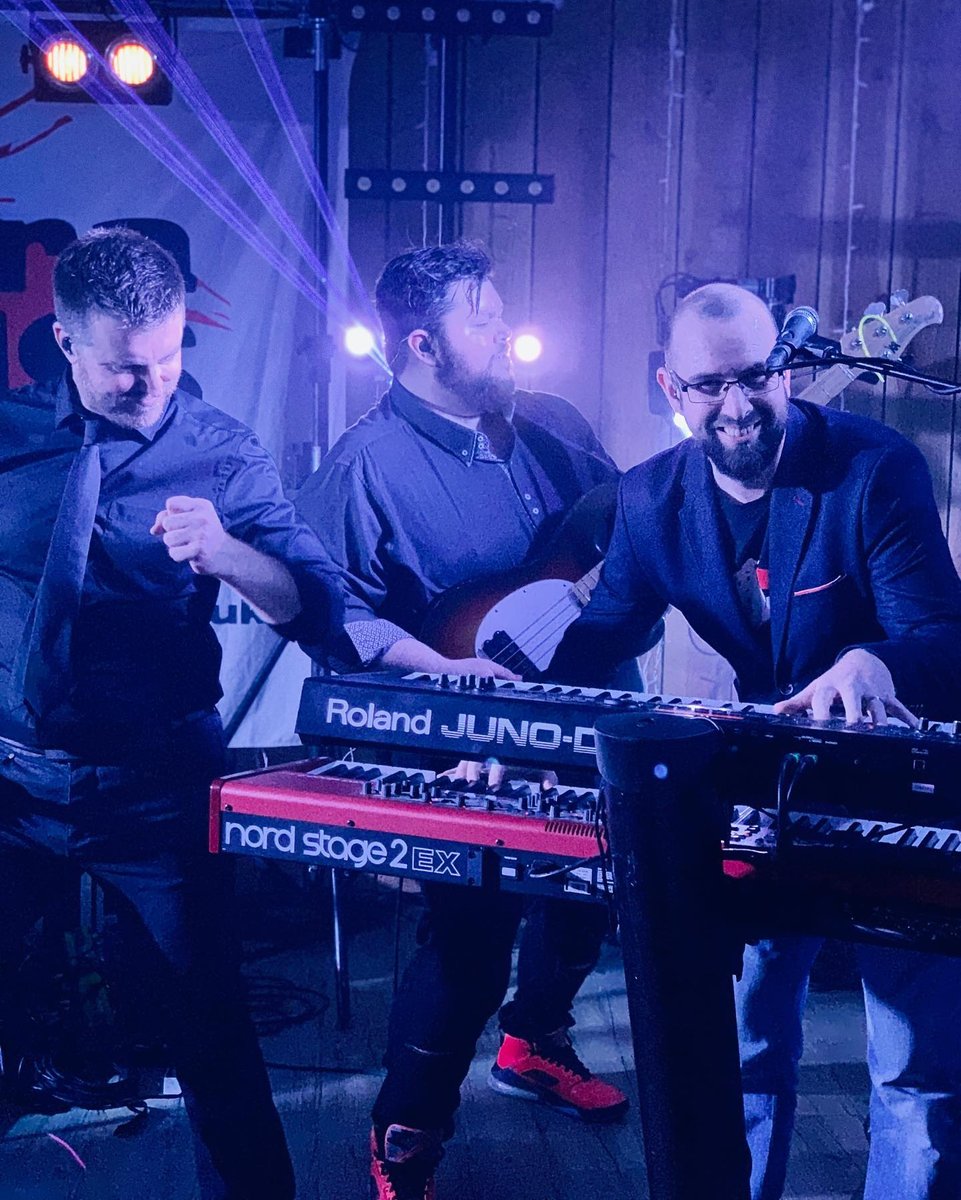 Its the little touches like some bright orange shoes that glow in the dark. Dan always makes us chuckle when he turns up to a gig with something even more 80s  #rivieradogs #80sband #80s #ultimate80s #dancefloor #band #musicians #keepmusiclive