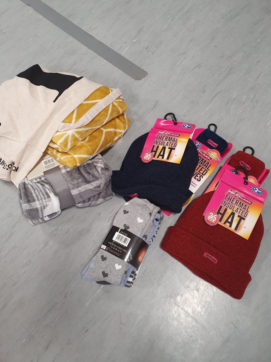 MissBickleyKMPA's tweet photo. Hats, gloves, socks and blankets ready for todays part of #TMETbigcommunitychristmashugweek Don't forget to bring anything you can. ๐ #TMETCommunity #TMETcharacter @kestrelmead https://t.co/6gCbYze7VQ