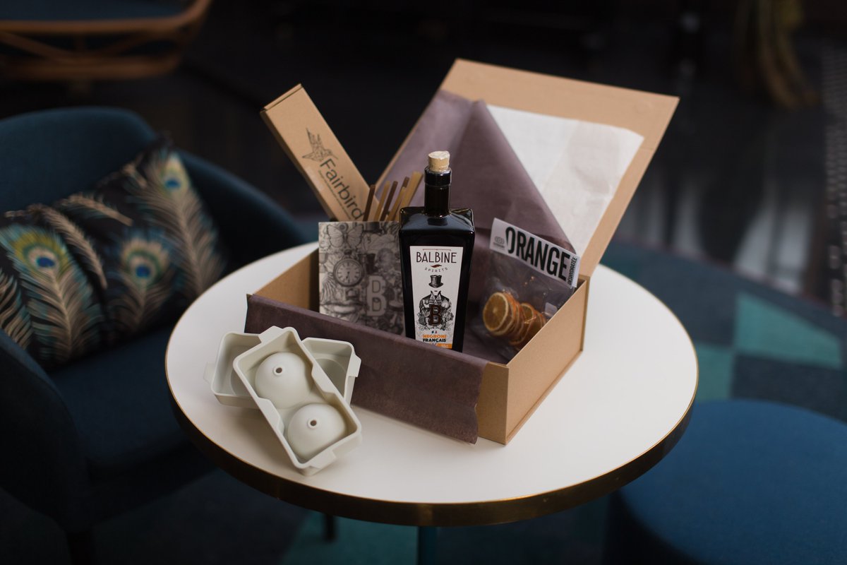 Mais regardez moi cette Box 😍 
Avec notre cocktail Negroni &amp; plein d'autres accessoires, une expérience unique en perspective ✨
Pour en savoir + &amp; commander 👉 balbinespirits.com/product/coffre…
#negroni #cocktail #madeinfrance #buvonslocal
