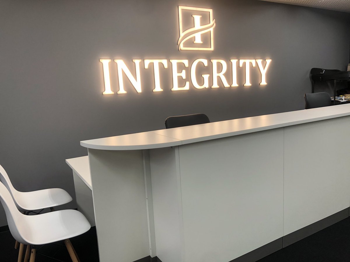 Inosan0830's tweet photo. 明日12月より心斎橋筋商店街の中にオープンするパーソナルフィットネスジムINTEGRITYにてトレーナーとして働かせて頂く事が決まりました😄

健康的な感じで頑張ります、今後共皆様よろしくお願いします🏋️‍♂️

#パーソナルトレーニング
#パーソナルトレーナー
#ダイエット
#ボディーメイク https://t.co/wRNSAghCx0