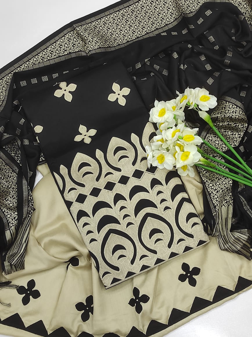 New_Age_Dresses's tweet photo. Warm n Stylish winter's collection for your gracious look.
#Aplic Style Aari embroidered lite #Marina 3 piece Suits with embroidered trouser and fancy warm shawl.
Free delivery | 2550 https://t.co/nR8u9E11JH