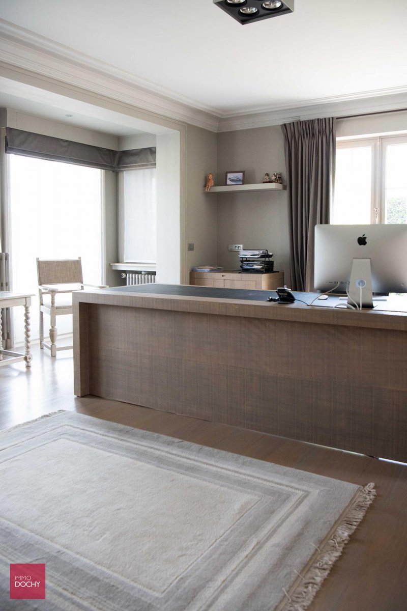 ImmoDochy's tweet photo. #TEKOOP Kassevolle villa in #Tielt met zuidgerichte tuin, zwembad, poolhouse, overdekt terras, living met parket en open haard, bureel, 4 slaapkamers, dressing, badkamer,  zolder en ruime wijnkelder. Garage voor 5 wagens. https://t.co/BX5QkOUY1f https://t.co/tf1kVMSuee