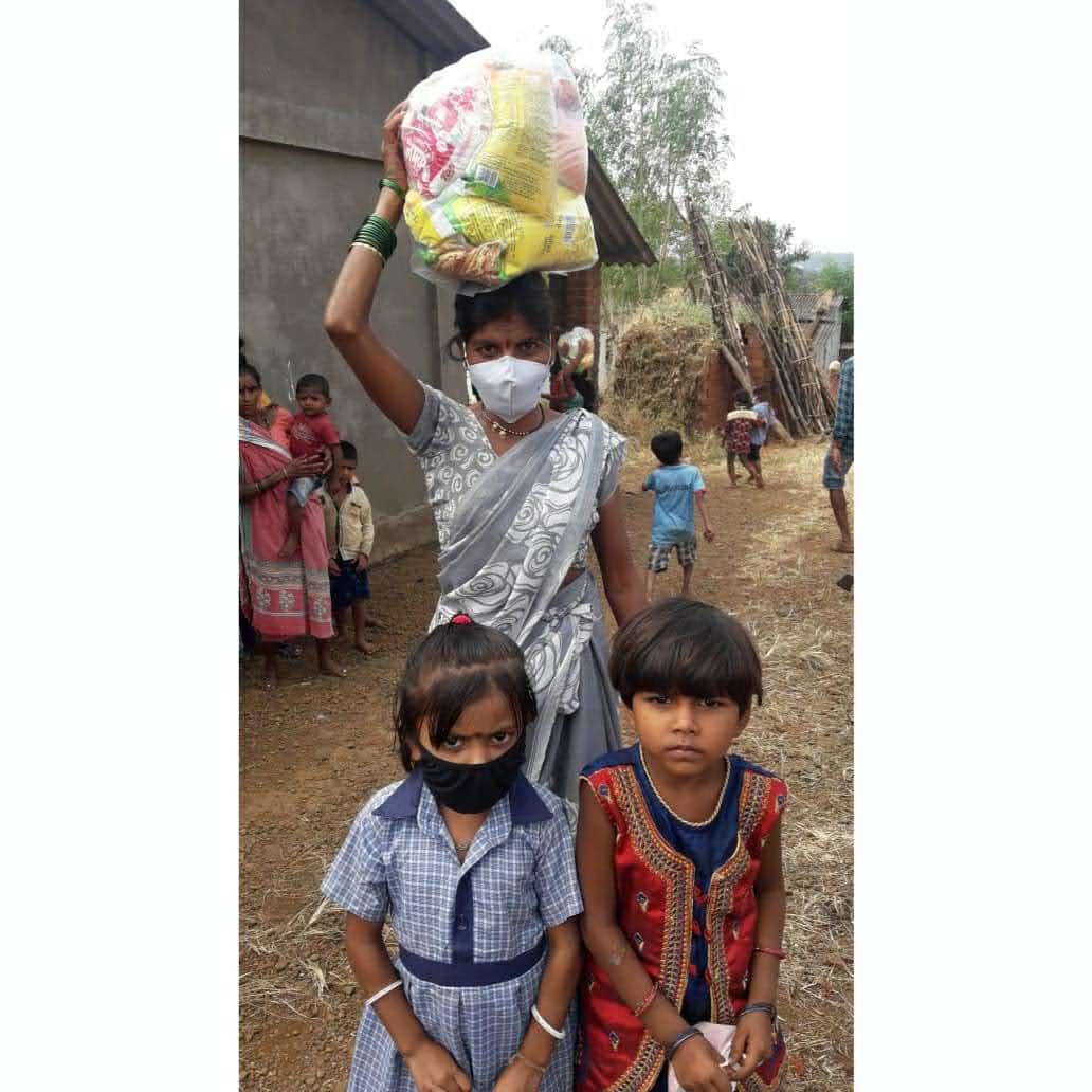 IDF_INDIA's tweet photo. IDF #Kasara, #Nashik
#MealstoHeal supported by @JBCN International School at Pethyachiwadi village #kasara NASIK road
#fooddonation #COVIDー19 #mealstoheal #idf #indiandevelopmentfoundation https://t.co/HQ6CUG0bL8