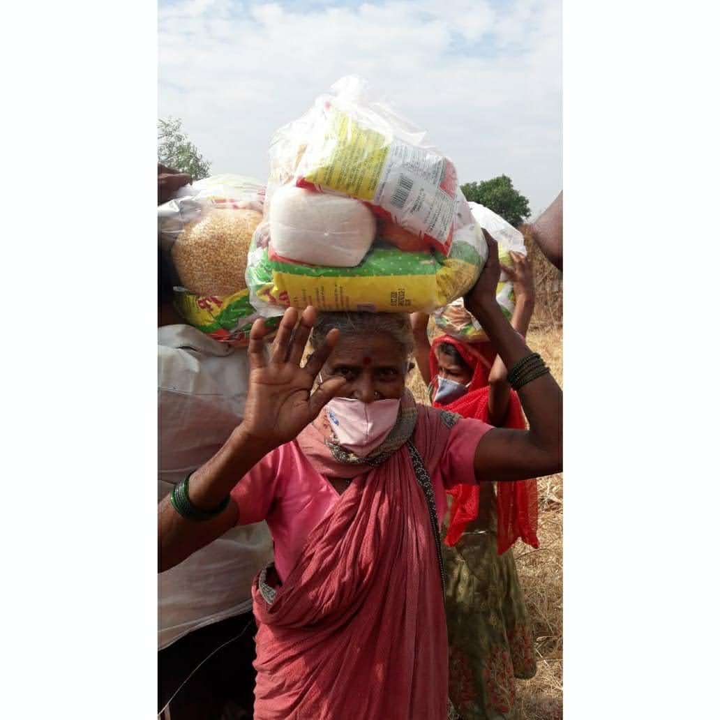 IDF_INDIA's tweet photo. IDF #Kasara, #Nashik
#MealstoHeal supported by @JBCN International School at Pethyachiwadi village #kasara NASIK road
#fooddonation #COVIDー19 #mealstoheal #idf #indiandevelopmentfoundation https://t.co/HQ6CUG0bL8