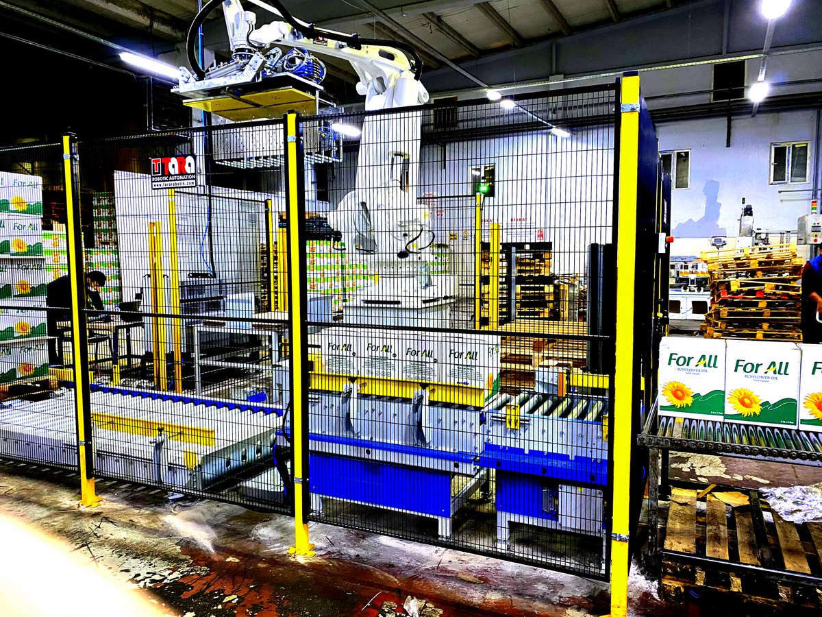 TARA ROBOTİK OTOMASYON TARAFINDAN DEVREYE ALINAN BU SON YAĞ TENEKE KOLİ PALETLEME ROBOT SİSTEMİNDE ABB IRB 660 MARKA YÜKSEK HIZ KOLİ PALETLEME ROBOTU KULLANILMIŞTIR. 

#yağ #yağpaletleme #kolipaletleme #abb #paletlemerobotu #palletizer #tararobotik