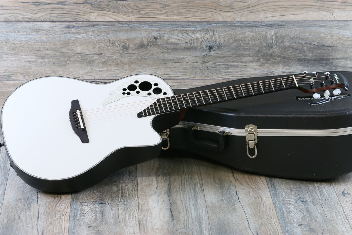 Livaeal 今週はオベーションを見ていきます 78me 6p メリッサ エスリッジ シグネチュア モデル 真っ白でキレイですね 最近のオベってボディバックの丸みが抑えられてて弾きやすいですね ちょっと前まで韓国作られていましたが 最近は新製品見かけ