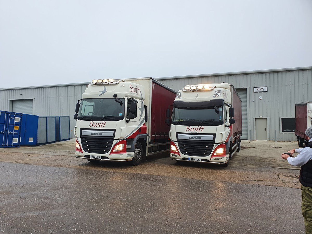 SWIFT_COURIER's tweet photo. DAFs Heading out in style on a  Monday morning! https://t.co/kzq8rw0OYd