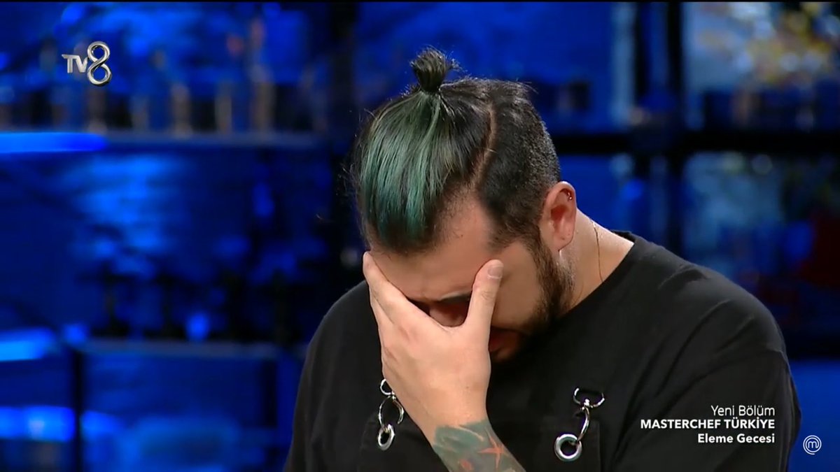 Türkiye yine ahlak dersini evliyken kızı yaşındaki kadından çocuk yapan Acun’dan aldı.  #masterchefturkiye
