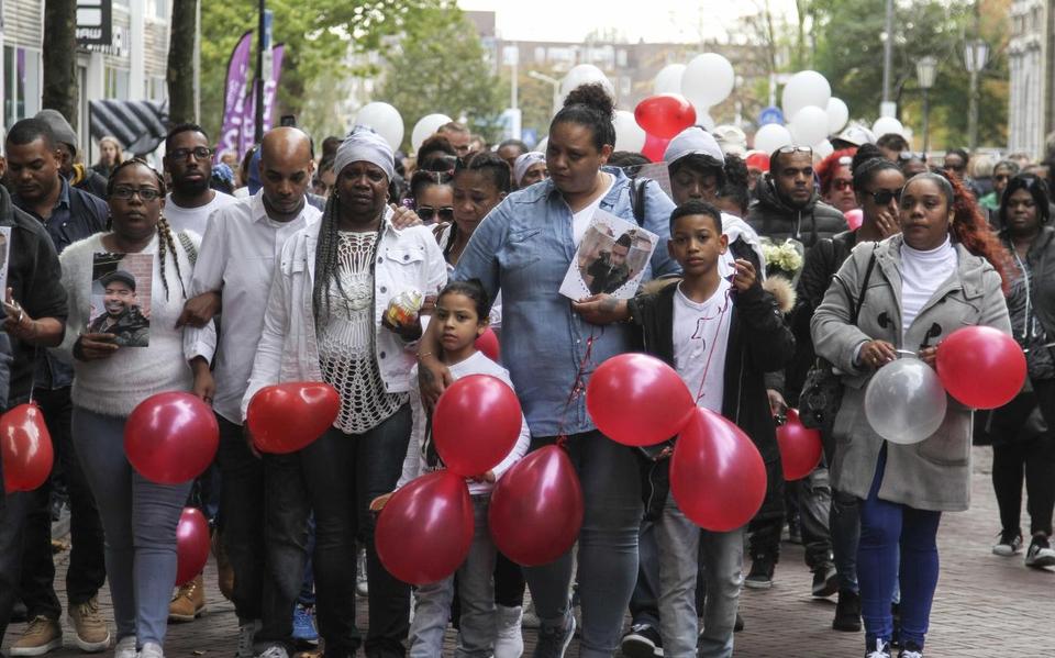 Acht jaar en tbs voor doden Ursel Sprott: Het gerechtshof heeft een celstraf opgelegd van acht jaar en tbs aan een 41-jarige man uit Leeuwarden wegens het doden van plaatsgenoot Ursel Sprott (35)...