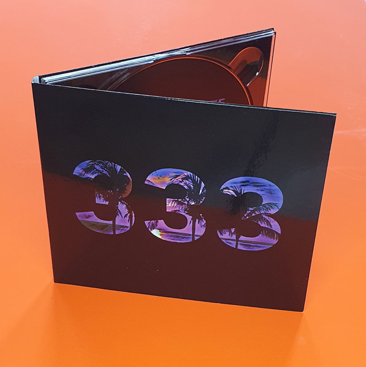 flashcassette's tweet image. 4 days till we drop this bad boy! 😮😮😮

#NewAlbum #Synthfunk #Disco