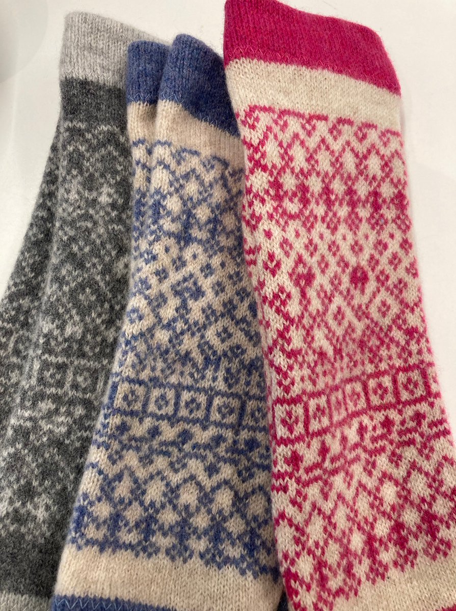 It's feeling a bit #colder #herefordhour and we have a glorious range of #scarves #snoods #fingerlessmitts for sale at the Lion gallery #Leominster. Supersoft #britishmade and an #easytopost #ChristmasGiftIdea