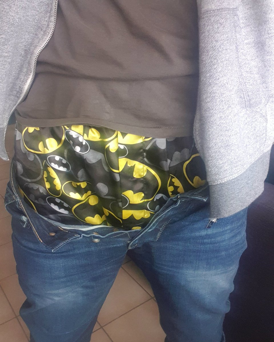 ledger_phoenix's tweet photo. Who wants to free batman? #satinboxershorts #satinboxers #silkboxershorts #silkboxers #shinyboxers #showingundies #underwearguy #underwearlover #satinsagger #gaysagger #boxershorts #phoenixledger #gayboy #LGBTQ #fetishboy #shinyundies https://t.co/fveJ4tarlm