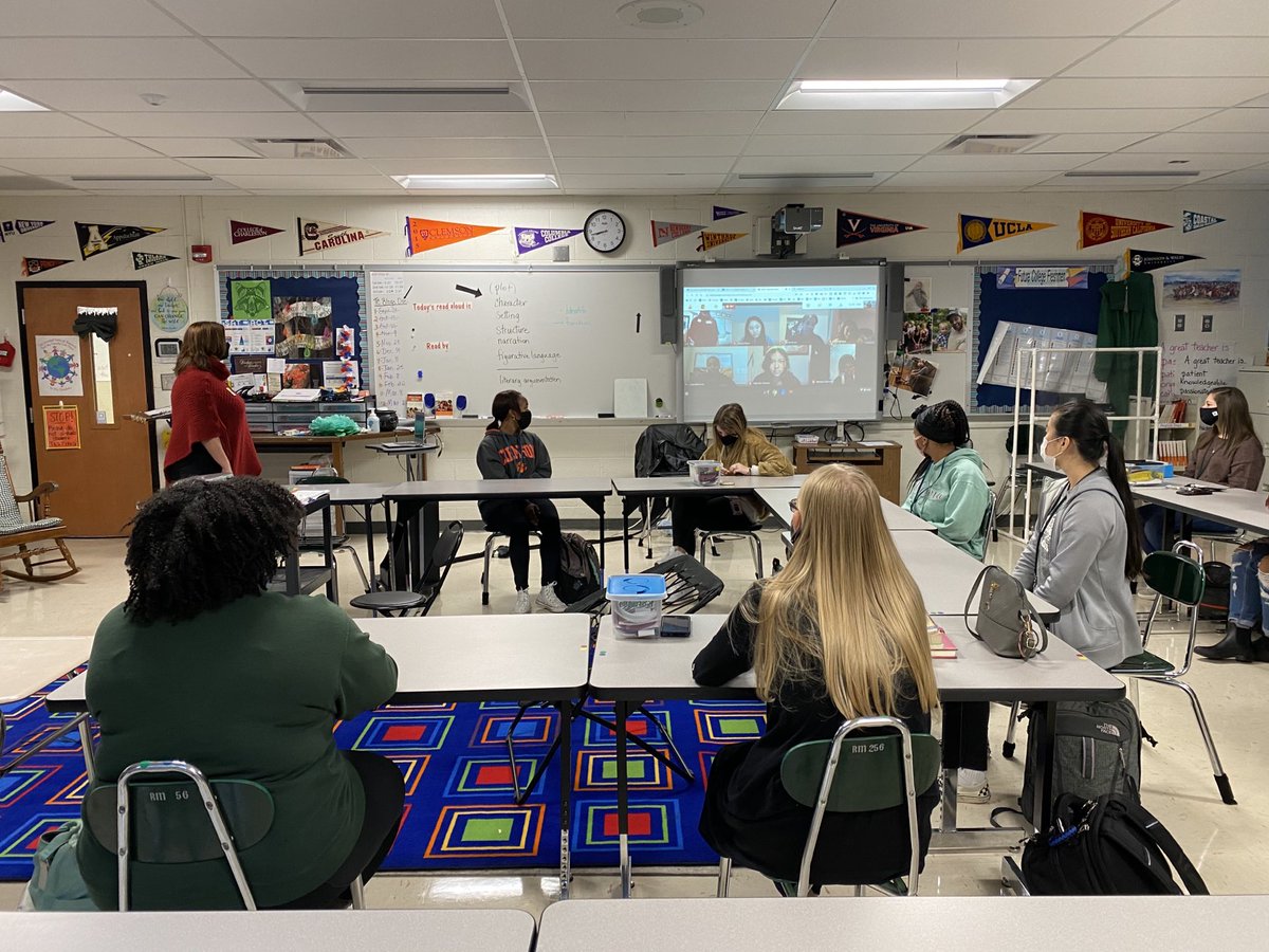 MrsJacksonDFHS's tweet photo. Special visitor to @dutchforkhigh @dfteachercadets blended class this morning @GamsSarah. We are so proud that one of our own is SC Teacher of the Year! #pridein5 https://t.co/tfAt7vcGmG
