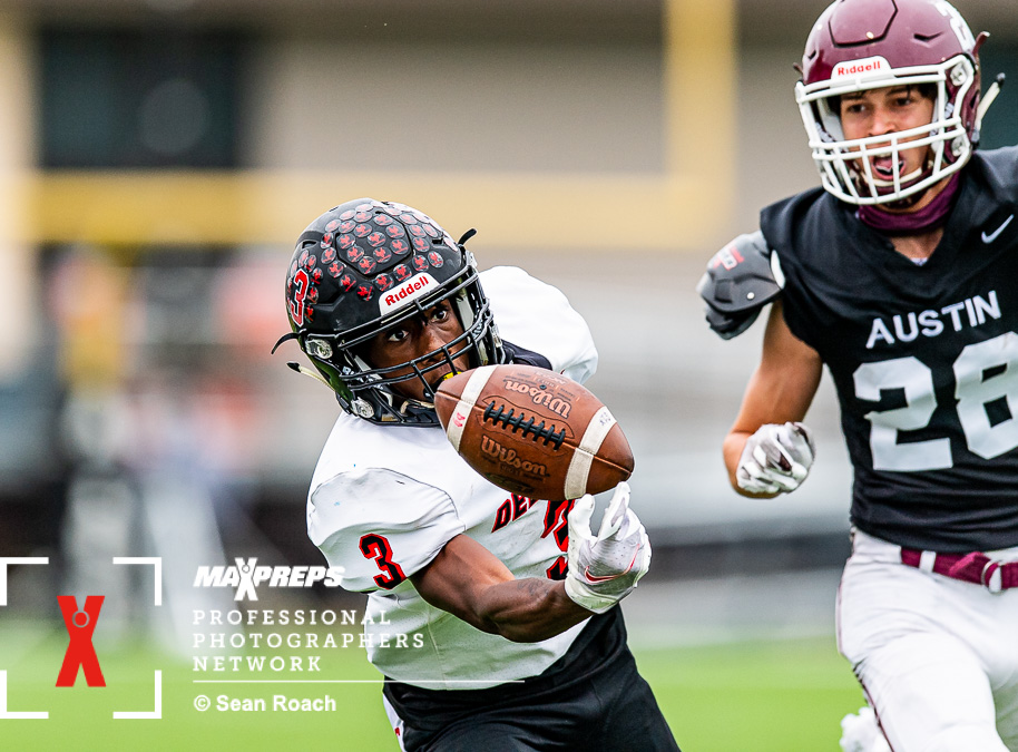 Swroach's tweet photo. @DVCardinalsFB vs Austin game at House Park photos are up at https://t.co/nJ8p1geLRT @CoachCBurton @DVISD_DVHS @dvqbclub @dvisd_athletics #RETWEET https://t.co/c9LVxzzVjq