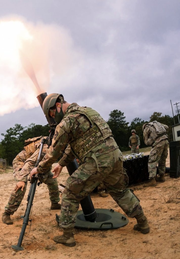 USArmy's tweet image. Start your week off with a BANG! 💥 

#MortarMonday | #ArmyTeam

🔁 @FortBenning