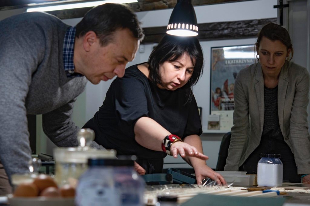 Researchers from WKiRDS ASP and 2 other universities started the multidisciplinary project "GRIEG Craquelure". Its purpose is to solve the mystery of various crack patterns in the paintings.
More about the project in pl:
asp.krakow.pl/aktualnosci/ba…
and en: heritagescience.edu.pl/en/the-study-o…