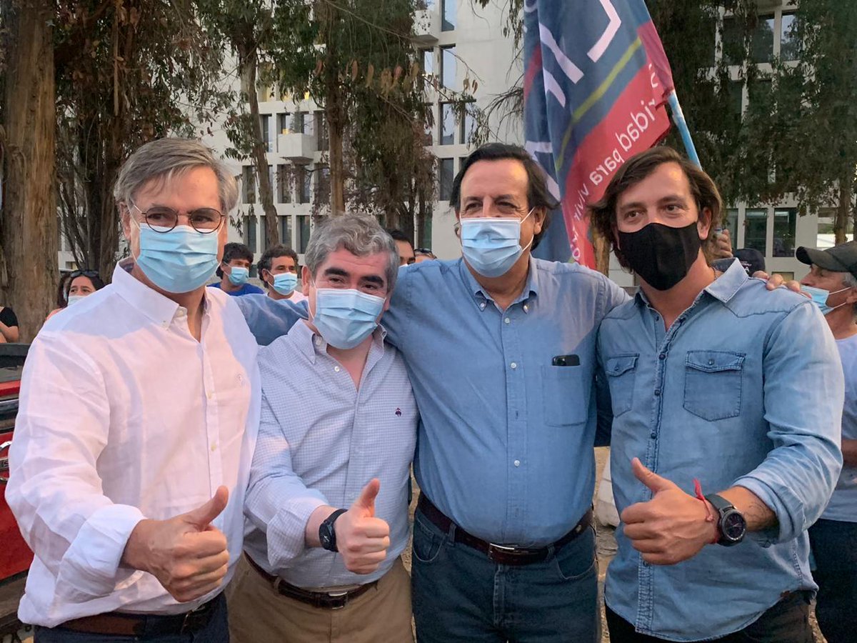victorperez_v's tweet photo. El día de ayer junto a @CristobalLira celebramos su importante triunfo en la comuna de #LoBarnechea #PorLaUdiPorChile 🇨🇱 🎉🎉 https://t.co/OSVrYOG73O