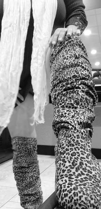 I have been having amazing time with my erotic, hypnotic storytelling on Niteflirt.  Men in thongs, diabolical