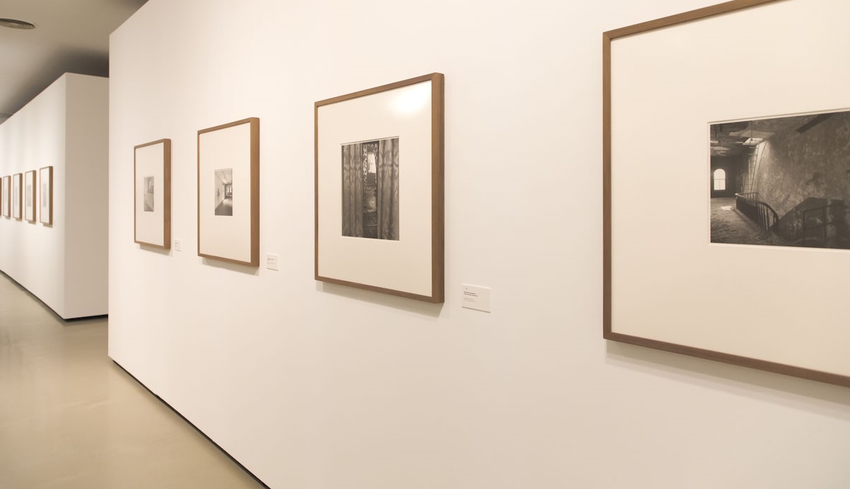 hoyesarte_com's tweet photo. ¡#BuenosDías! Hasta el 17 de enero, el @museoico expone íntegramente por 1ª vez en España, 'La destrucción del Bajo Manhattan (1967)', uno de los ensayos fotográficos más destacados del siglo XX, por Danny Lyon. 

https://t.co/sNZcGkUDQe
#PHE20 #Fotografía https://t.co/XYsDht36ZO